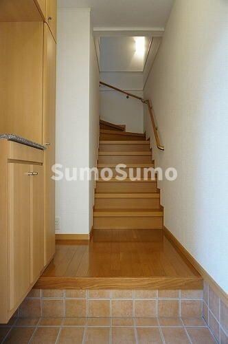 物件内観写真3　(きれいな玄関です)