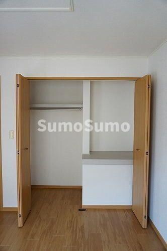 物件内観写真10　(たっぷりとした収納スペースです)