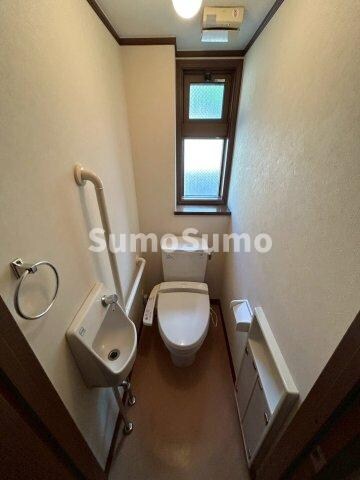 物件内観写真7　(ゆったりとした空間のトイレです)