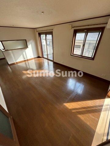 物件内観写真19　(ゆったり過ごせる居間です)