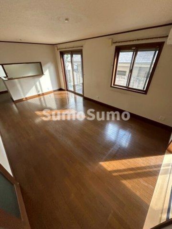 居室(ゆったり過ごせる居間です)