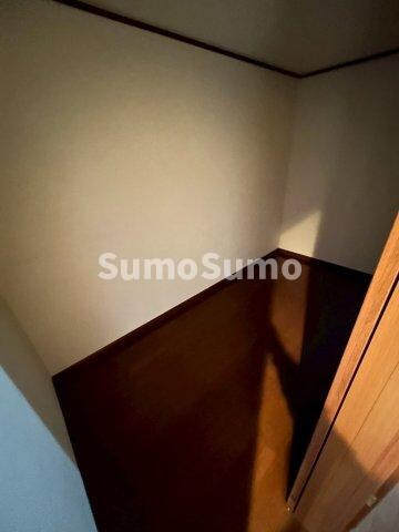 物件内観写真20　(落ち着いた色調の洋室です)