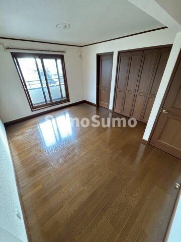 物件内観写真25　(明るい洋室です)