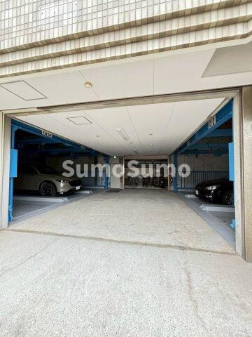 物件外観写真2　(駐車スペースもあります)