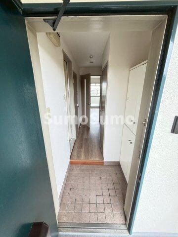 物件内観写真4　(ゆったりとした玄関です)