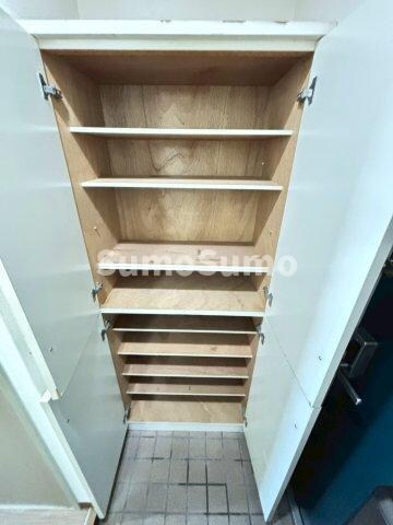 物件内観写真19　(たっぷりとした収納スペースです)