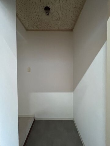 物件内観写真7　(明るい玄関です)