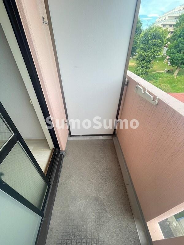 物件内観写真8　(暖かな日差しのふりそそぐバルコニー)