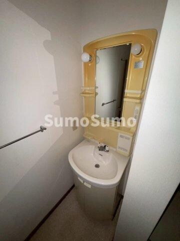 物件内観写真9　(コンパクトで使いやすい洗面所)