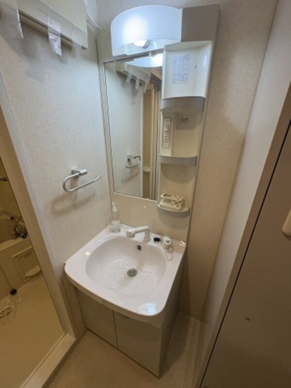 洗面・脱衣所(ゆったりとスペースのある洗面所)