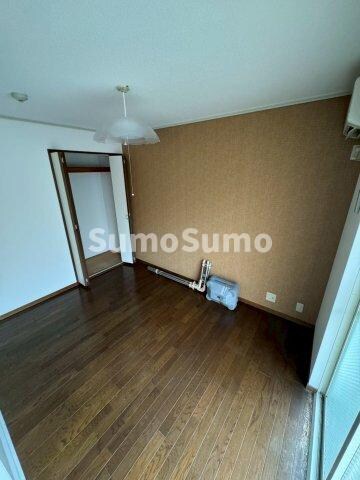 物件内観写真6　(開放的な寝室です)