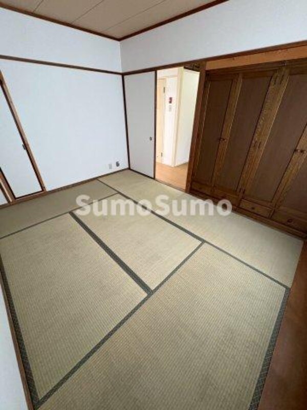 和室(きれいな和室です)