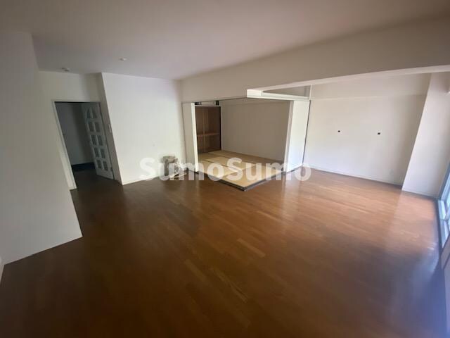 物件内観写真2　(使いやすい居間です)