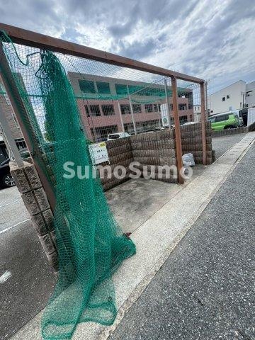 物件外観写真3　(駐車場です)