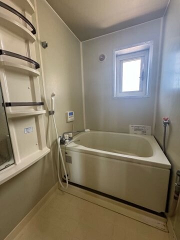 物件内観写真6　(日々の疲れを癒すお風呂付です)