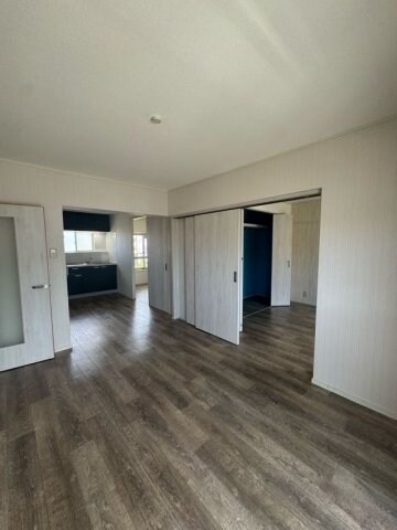 物件内観写真24　(ゆったりとした居間です)