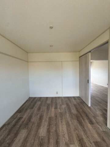 物件内観写真26　(ゆったりとした居間です)