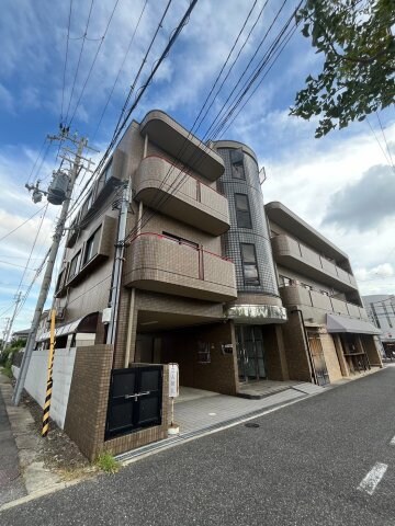 物件外観写真1　(きれいな外観です)