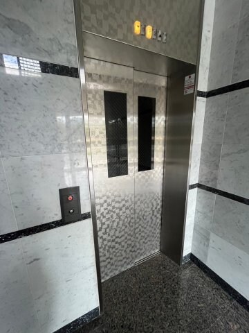 物件外観写真3　(建物の内部です)