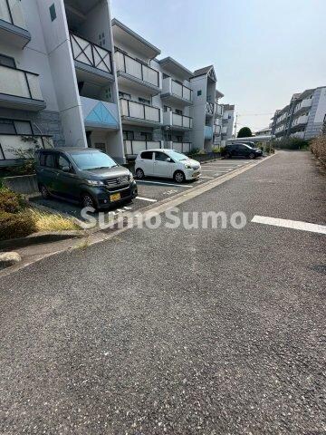 物件外観写真2　(駐車場完備です)