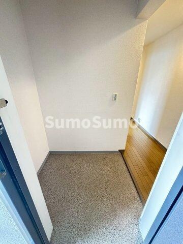 物件内観写真4　(明るい玄関です)