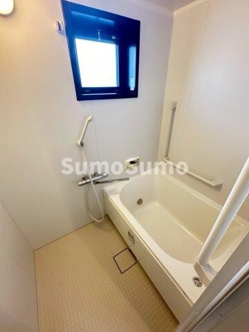 物件内観写真9　(落ち着いた空間のお風呂です)