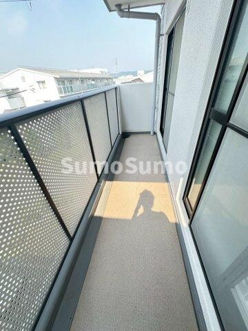 物件内観写真14　(バルコニーからの眺めを楽しみながら食事をしませんか)