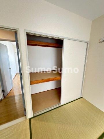 物件内観写真25　(大きなスペースがあり、収納には困りません)