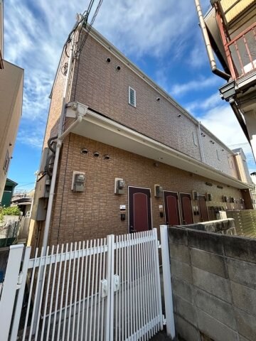 物件外観写真1　(落ち着いた雰囲気の外観です)