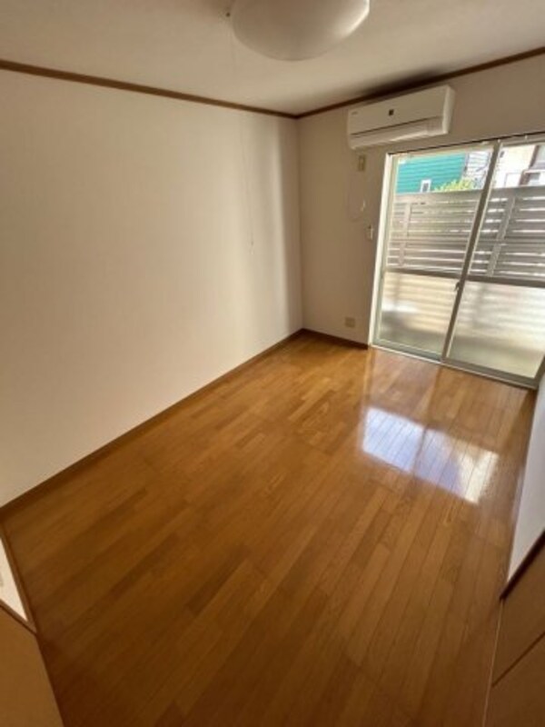 居室(おしゃれなリビングです)