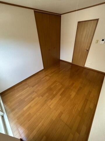 物件内観写真20　(こちらの居間で趣味の時間をお楽しみください)