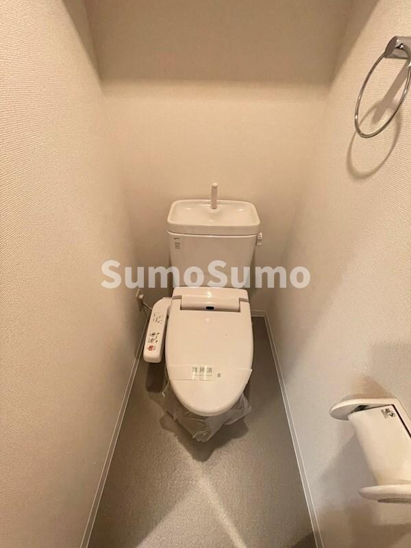 トイレ(落ち着いた色調のトイレです)
