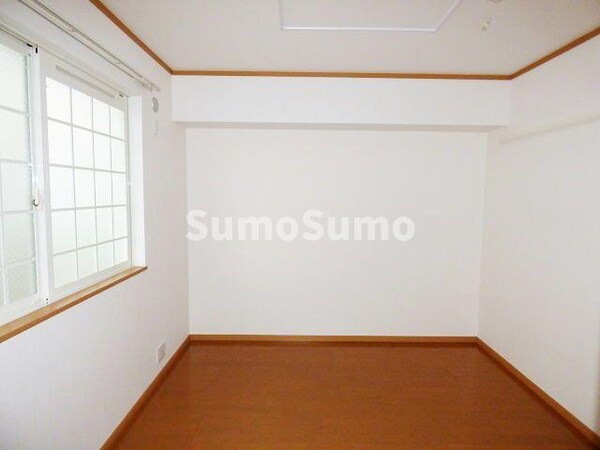 寝室(使い勝手のいい寝室です)