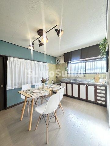 物件内観写真17　(こちらのリビングで趣味の時間をお楽しみください)