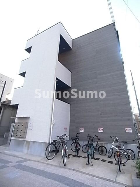 物件外観写真3　(外観は落ち着いています)