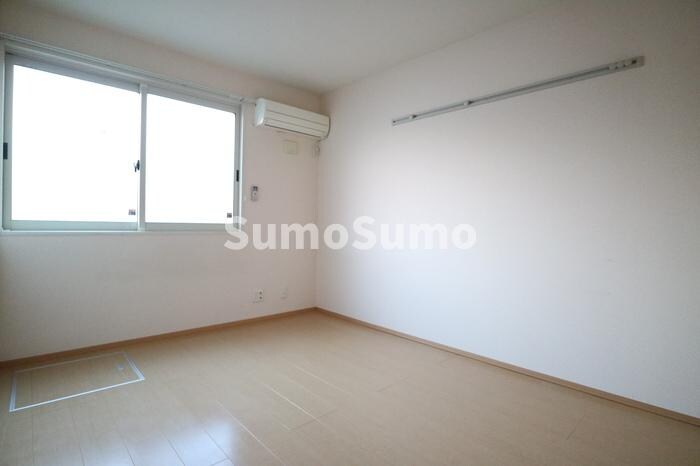 物件内観写真5　(ゆったりした洋室です)