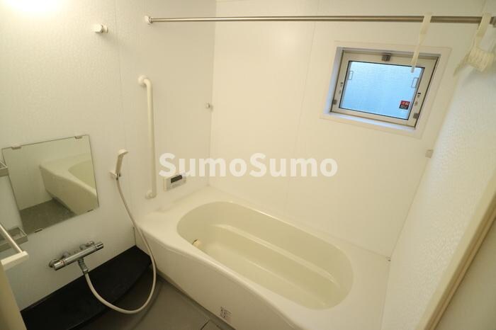 物件内観写真8　(日々の疲れを癒すお風呂付です)