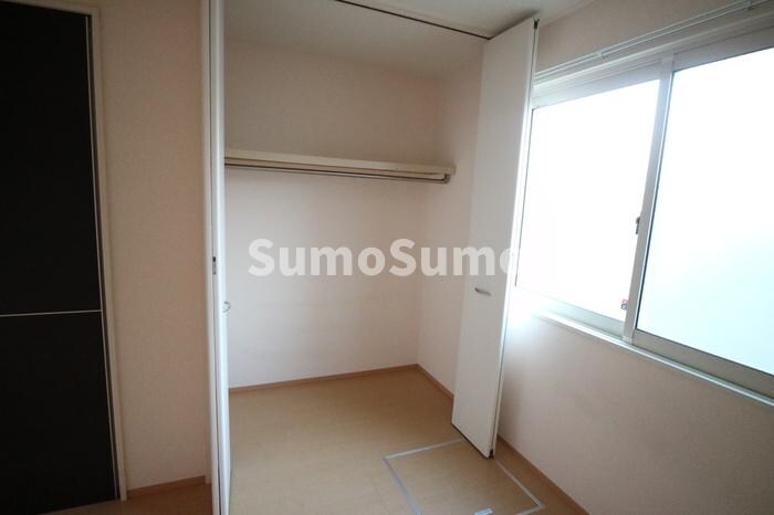 物件内観写真12　(収納豊富です)