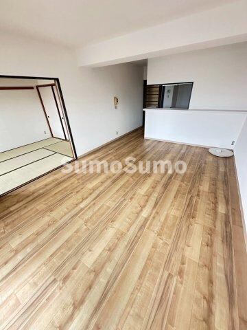 物件内観写真4　(ゆったりとしたリビングです)