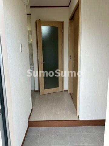 物件内観写真4　(ゆったりとした玄関です)