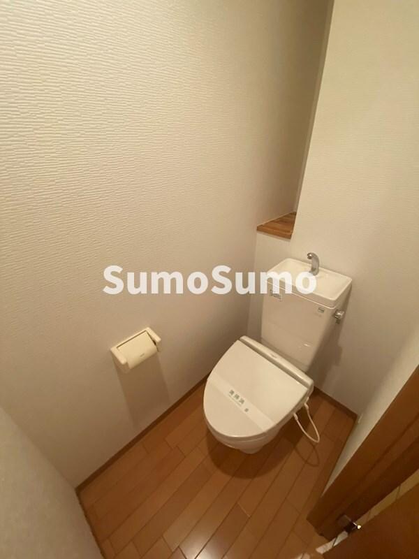 トイレ(落ち着いた色調のトイレです)