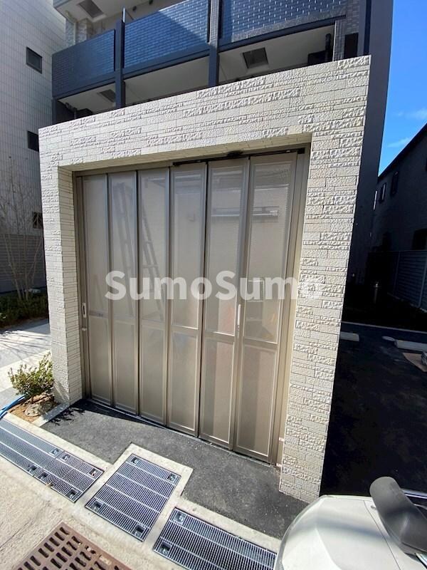 物件外観写真2　(外観は落ち着いています)