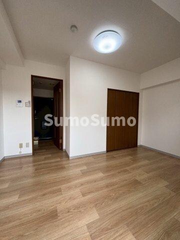 物件内観写真7　(ゆったりとした居間です)