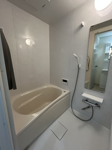 物件内観写真3　(落ち着いた空間のお風呂です)