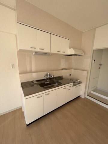 物件内観写真4　(お料理しやすいキッチンです)