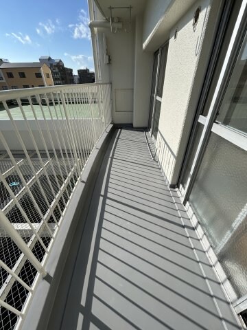 物件内観写真6　(外からの目が気にならないバルコニーで洗濯物が干せます)