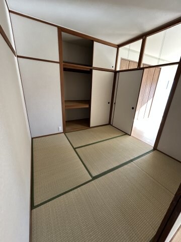 物件内観写真18　(和室、ちょっとしたくつろぎスペースにいかがでしょうか)