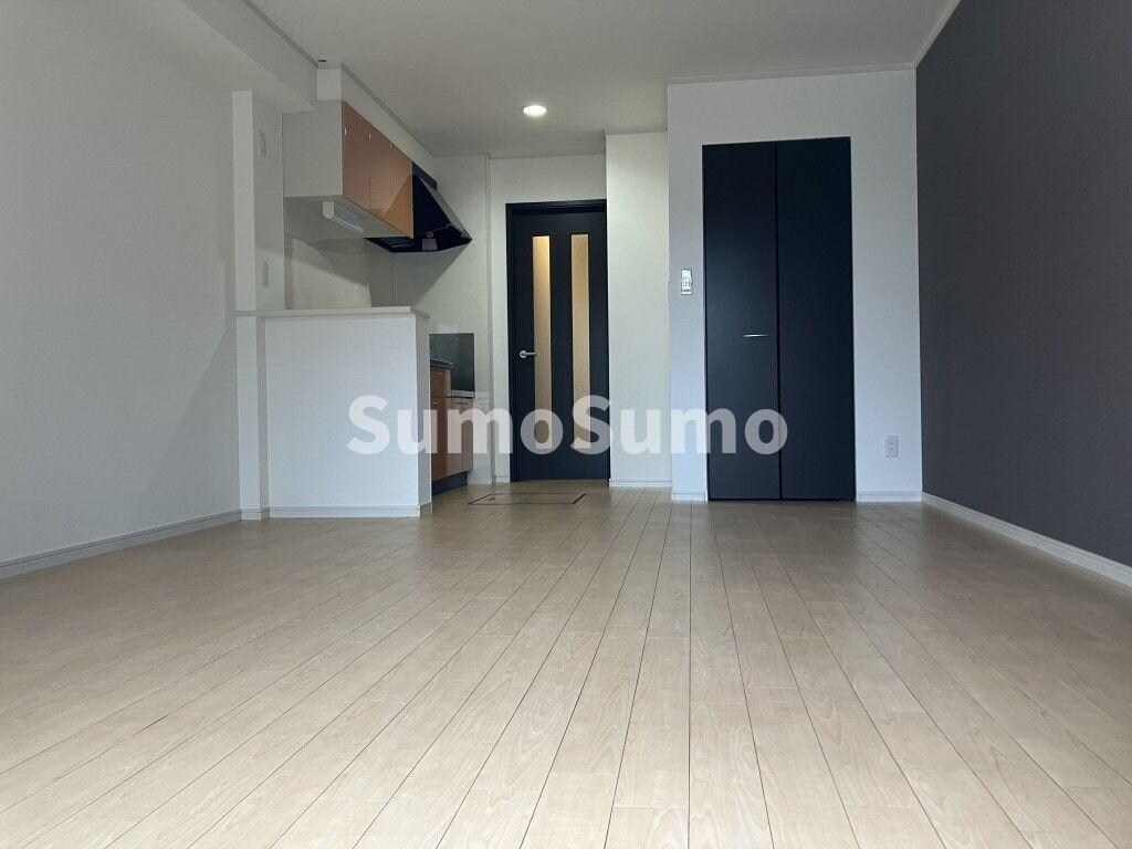 物件内観写真7　(落ち着いた色調の寝室です)