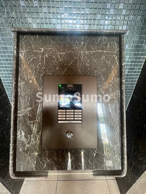 物件外観写真2　(清潔なロビーです)