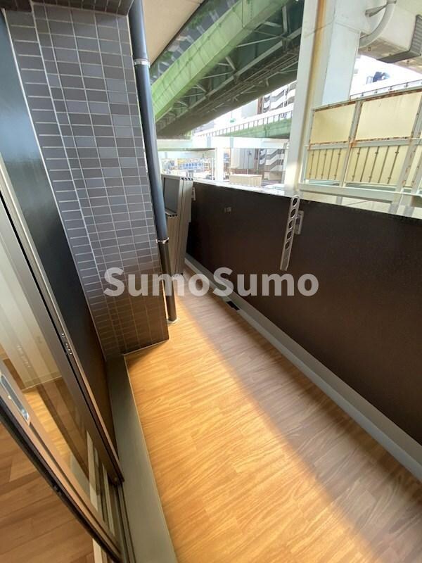 物件内観写真13　(開放的で明るい空間を演出してくれるバルコニーです)